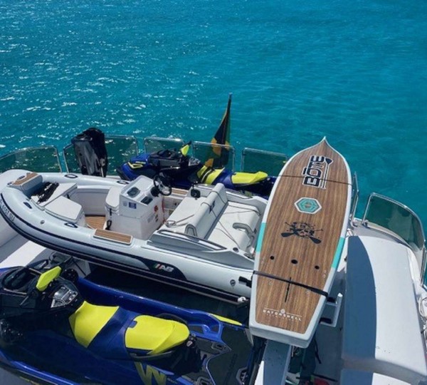 MEMENTO VIVERE Yacht Charter Details, Westport CHARTERWORLD Luxury